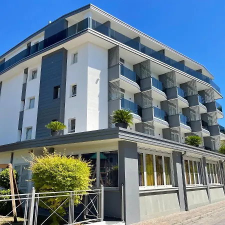 Lily Hotel 3*