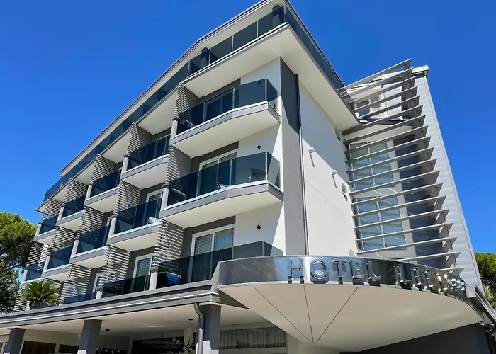 百合酒店 3* 比比翁